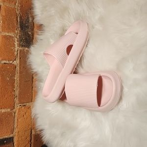 RSlides Cloud Pillow Slides